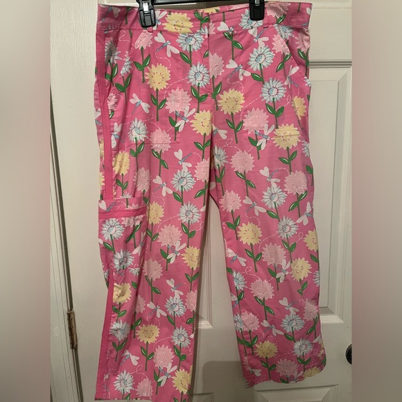Lilly Pulitzer Pants - Lilly Pulitzer Size 10 Pink Floral Capris‎